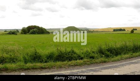 SILBURY HILL, AVEBURY, WILTSHIRE, ANGLETERRE Banque D'Images