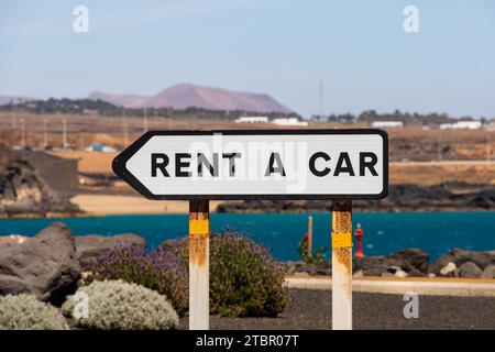 Louer un panneau de voiture, Lanzarote Marina, Arrecife, , Las Palmas, Espagne Banque D'Images