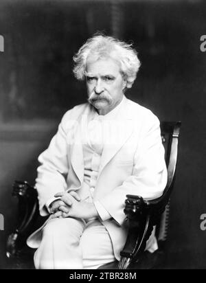 Portrait de Mark Twain (Samuel Clemens) vers 1907. Par A. F. Bradley. Banque D'Images