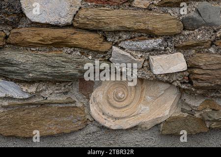 Site archéologique de Luni : mur(s) de la colonie étrusque de Luni (Luni est devenue une colonie romaine en 177 av. J.-C.). Fouilles près de la Spezia, Ligurie, Italie. Banque D'Images