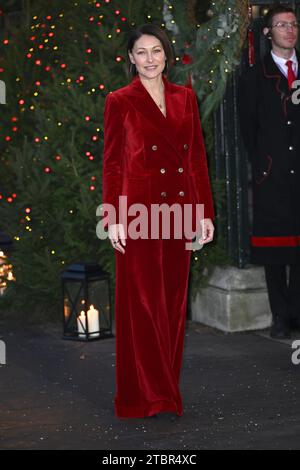 Emma Willis arrive pour les Royal Carols - ensemble au service de Noël à l'abbaye de Westminster à Londres. Date de la photo : Vendredi 8 décembre 2023. Banque D'Images