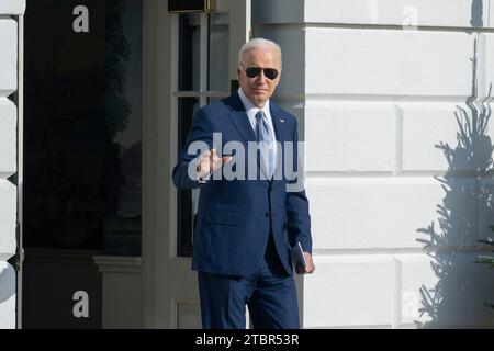 Washington, États-Unis. 08 décembre 2023. Le président des États-Unis Joe Biden quitte la Maison Blanche à Washington DC pour se rendre à Las Vegas, Nevada, le vendredi 8 décembre 2023. Crédit : Chris Kleponis/Pool via CNP crédit : Abaca Press/Alamy Live News Banque D'Images