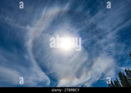 Effet de lumière halo autour du soleil Banque D'Images