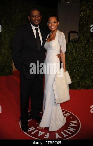 Hollywood, États-Unis d'Amérique. 28 février 2011. WEST HOLLYWOOD, CA - 27 FÉVRIER : Forest Whitaker Keisha Whitaker assiste à la Vanity Fair Oscar Party 2011 organisée par Graydon carter au Sunset Tower Hotel le 27 février 2011 à West Hollywood, Californie. People : Forest Whitaker Keisha Whitaker crédit : Storms Media Group/Alamy Live News Banque D'Images