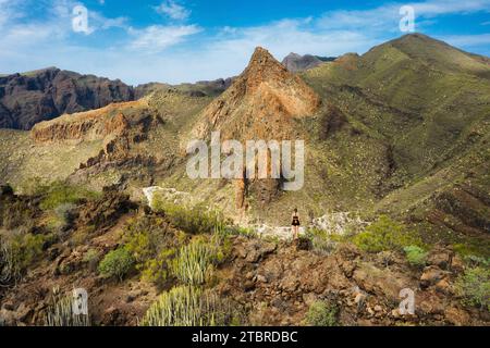 Vue imprenable sur les montagnes de la région de Teno au sud vue sur le Montana Guama à Tenerife, Gran Canaria, Espagne Banque D'Images