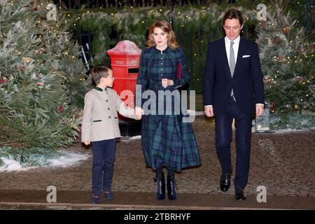 Christopher Woolf, la princesse Béatrice et Edoardo Mapelli Mozzi arrivent pour les chants royaux - ensemble au service de Noël à l'abbaye de Westminster à Londres. Date de la photo : Vendredi 8 décembre 2023. Banque D'Images