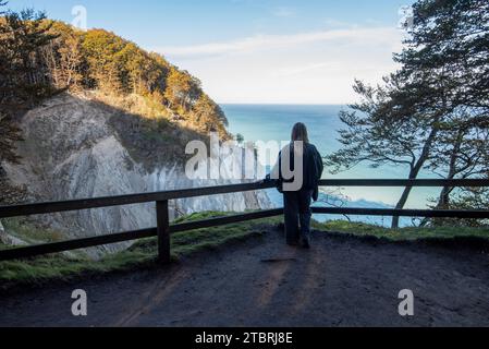 Falaise Möns Klint avec des falaises de craie, touristique, île de la mer Baltique Mön, Danemark Banque D'Images