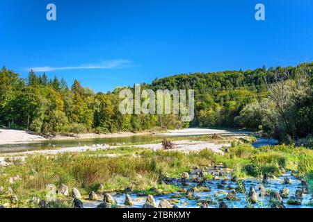 Allemagne, Bavière, district de Munich, Baierbrunn, vallée de l'Isar, échelle à poissons à la centrale électrique de Baierbrunn sur les rives de l'Isar Banque D'Images