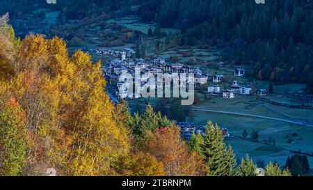 Cogolo de Peio dans la saison d'automne, Europe, Italie, Trentin Tyrol du Sud, district de trente, vallée de Pejo, Cogolo de Peio Banque D'Images