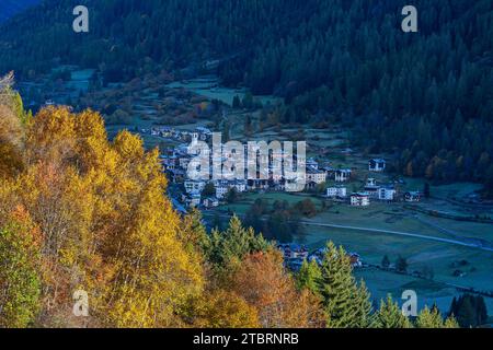 Cogolo de Peio dans la saison d'automne, Europe, Italie, Trentin Tyrol du Sud, district de trente, vallée de Pejo, Cogolo de Peio Banque D'Images