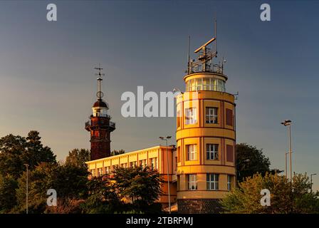 Phare Neufahrwasser et bureau du port, Gdansk, Pologne Banque D'Images