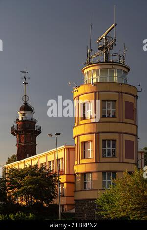 Phare Neufahrwasser et bureau du port, Gdansk, Pologne Banque D'Images