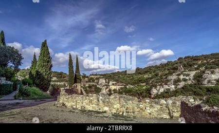 Mur de défense de Minerve. Le village médiéval a été construit sur un rocher. Dernier refuge des Cathares, un des plus beaux villages de France (les plus beaux villages de France) Banque D'Images