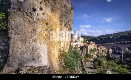 Vue village de Minerve. Le village médiéval a été construit sur un rocher. Dernier refuge des Cathares, un des plus beaux villages de France (les plus beaux villages de France) Banque D'Images