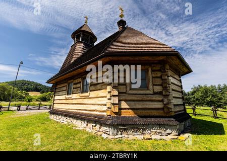 Europe, Pologne, voïvodie de Podkarpackie, montagnes de Bieszczady, église à Wola Michowa Banque D'Images