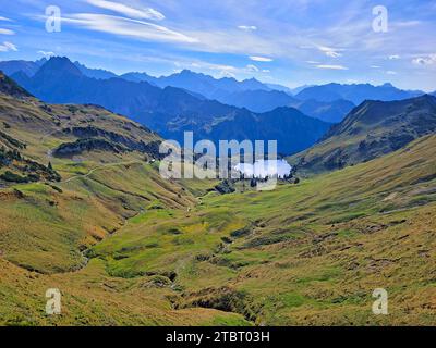 Vue du Zeigersattel au Seealpsee et au Hintere Seealpe, Alpes de Allgäu dans la région de randonnée Nebelhorn, Oberstdorf, Oberallgäu, Alpes, Alpes bavaroises, Allgäu, Souabe, Bavière, Allemagne Banque D'Images