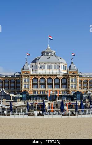 Plage et Steigenberger Kurhaus Hôtel sur la promenade de Scheveningen, la Haye, côte néerlandaise de la mer du Nord, Hollande du Sud, pays-Bas Banque D'Images