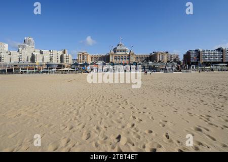 Plage et Steigenberger Kurhaus Hôtel sur la promenade de Scheveningen, la Haye, côte néerlandaise de la mer du Nord, Hollande du Sud, pays-Bas Banque D'Images