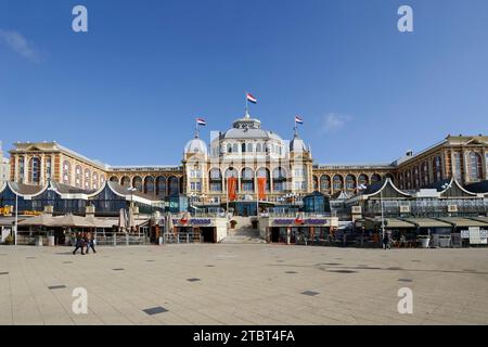 Plage et Steigenberger Kurhaus Hôtel sur la promenade de Scheveningen, la Haye, côte néerlandaise de la mer du Nord, Hollande du Sud, pays-Bas Banque D'Images