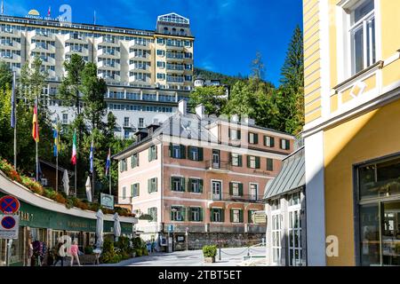 Hôtels et magasins dans le centre de Bad Gastein, Bad Gastein, Gasteinertal, Nationalpark Hohe Tauern, Autriche, Europe Banque D'Images