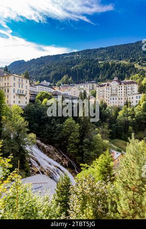 Cascade, centre de congrès, Grand Hôtel de l'Europe, vue sur la ville depuis l'église Primus, Bad Gastein, vallée de Gastein, parc national Hohe Tauern, Autriche, Europe Banque D'Images