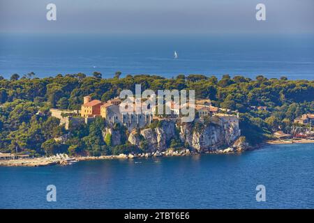 Vue aérienne du fort Royal sur l'Ile Saint-Marguerite dans la baie de Cannes, Sud de la France. Banque D'Images