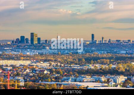 Vienne, vue sur Vienne, gratte-ciel à Wienerberg et Donaucity, horizon en 00. Aperçu, Autriche Banque D'Images