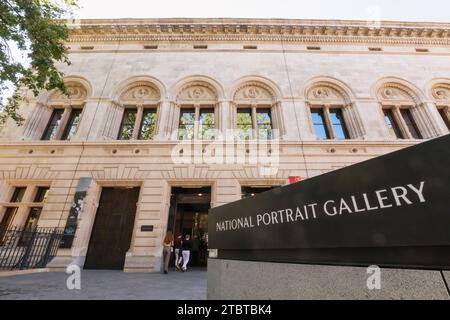 Angleterre, Londres, National Portrait Gallery, panneau d'entrée principal de Ross place Banque D'Images