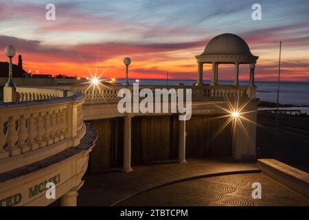 Angleterre, East Sussex, Bexhill-on-Sea, le Pavillon de la Warr la nuit Banque D'Images