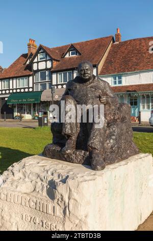 L'Angleterre, Kent, Westerham, Winston Churchill Statue Banque D'Images