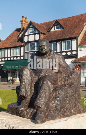 L'Angleterre, Kent, Westerham, Winston Churchill Statue Banque D'Images