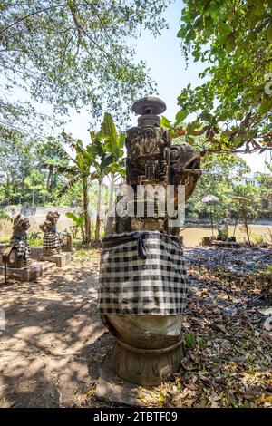 Taman Festival Bali, Padang Galak, un lieu perdu à Bali, Indonésie, un ancien parc aquatique et d'attractions qui est en train d'être récupéré par la nature Banque D'Images