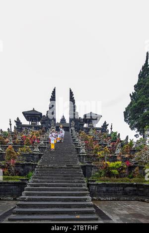 Le temple Besakih sur le volcan Agung, le temple le plus sacré et le plus important de la foi hindoue à Bali, est également connu comme le temple mère, un grand bâtiment historique avec beaucoup d'histoire Banque D'Images