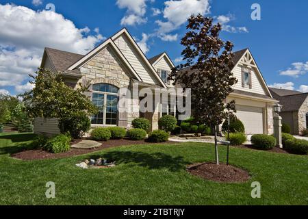 Sunny Suburban Maison avec beau paysage à fort Wayne, Indiana Banque D'Images