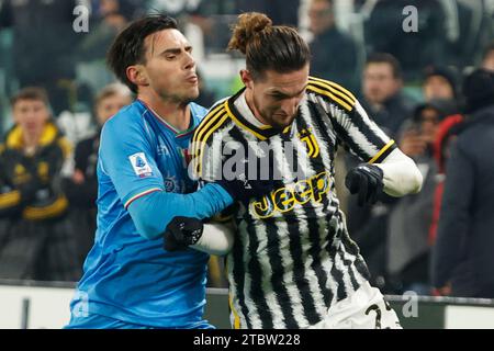 Turin, Piémont, Italie. 8 décembre 2023. Eljif Elmas de Napoli Adrien Rabiot de Juventus lors du match de Serie A Juventus FC - SSC Napoli, Allianz Stadium le 08 décembre 2023 à Turin, Italie. (Image de crédit : © Ciro de Luca/ZUMA Press Wire) USAGE ÉDITORIAL SEULEMENT! Non destiné à UN USAGE commercial ! Crédit : ZUMA Press, Inc./Alamy Live News Banque D'Images