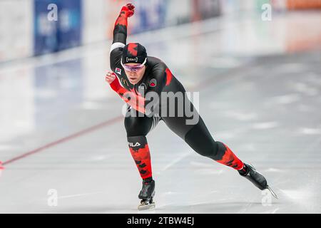 Tomaszow Mazowiecki, Polen. 08 décembre 2023. Maddison Pearman, du Canada, en compétition sur le 500m du groupe B féminin lors de la coupe du monde de patinage de vitesse ISU à l'Arena Lodowa, le 8 décembre 2023 à Tomaszow Mazowiecki, en Pologne crédit : dpa/Alamy Live News Banque D'Images