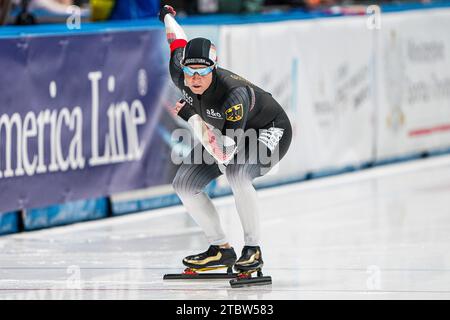 Tomaszow Mazowiecki, Polen. 08 décembre 2023. Claudia Pechstein d'Allemagne en compétition sur le 3000m du groupe B féminin lors de la coupe du monde de patinage de vitesse ISU à l'Arena Lodowa le 8 décembre 2023 à Tomaszow Mazowiecki, Pologne crédit : dpa/Alamy Live News Banque D'Images