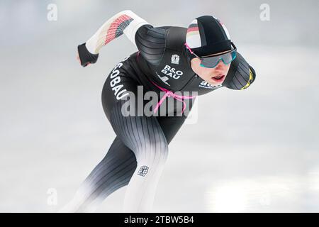 Tomaszow Mazowiecki, Polen. 08 décembre 2023. Josie Hofmann d'Allemagne en compétition sur le 3000m du groupe B féminin lors de la coupe du monde de patinage de vitesse ISU à l'Arena Lodowa le 8 décembre 2023 à Tomaszow Mazowiecki, Pologne crédit : dpa/Alamy Live News Banque D'Images