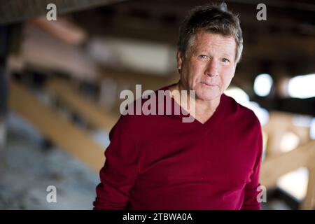 8 décembre 2023 : l'acteur américain RYAN O'NEAL, nominé aux Oscars pour plusieurs films dont Love Story et Paper Moon, qu'il a joué avec sa fille Tatum, est décédé à l'âge de 82 ans après avoir souffert d'un cancer, de diabète et de problèmes cardiaques. O'Neal a fait les gros titres pour sa relation troublée avec l'actrice Farrah Fawcett. PHOTO PRISE LE : 3 octobre 2010, Malibu, Californie, USA : Ryan O'Neal dans sa maison de plage de Malibu un an après la mort de son compagnon de longue date, l'actrice Farrah Fawcett. (Image de crédit : © Diana Mrazikova/ZUMA Wire/ZUMAPRESS.com) USAGE ÉDITORIAL SEULEMENT! Pas pour C Banque D'Images