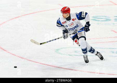 Eishockey DEL - Düsseldorfer EG vs Schwenninger Wild Wings am 08.102.2023 im PSD Bank Dome in Düsseldorf Schwenningens Max Görtz (Nr.23) Foto : osnapix Banque D'Images