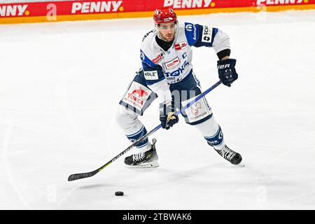 Eishockey DEL - Düsseldorfer EG vs Schwenninger Wild Wings am 08.102.2023 im PSD Bank Dome in Düsseldorf Schwenningens Thomas Larkin (Nr.37) Foto : osnapix Banque D'Images