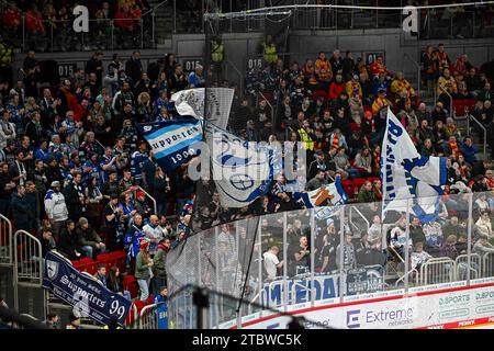 Eishockey DEL - Düsseldorfer EG vs Schwenninger Wild Wings am 08.102.2023 im PSD Bank Dome in Düsseldorf Zahlreiche Unterstützung im Gästeblock Foto : osnapix Banque D'Images