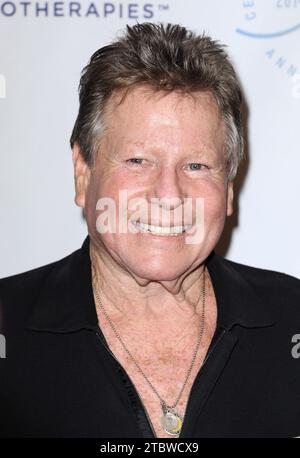 Beverly Hills, États-Unis. 08 décembre 2023. Ryan O'Neal, acteur de "Love Story" et "Paper Moon", 82 ans, est décédé en Californie le 8 décembre 2023. Il avait été diagnostiqué avec une leucémie chronique en 2001 et avec un cancer de la prostate en 2012.-------------------------------------------------------------------- 20 août 2015 Beverly Hills, ca. Ryan O'Neal 'Farrah Fawcett Foundation présente la 1e Fiesta Tex-Mex annuelle' au Wallis Annenberg Center for the Performing Arts © LuMarPHOTO/AFF-USA.COM Credit : AFF/Alamy Live News Banque D'Images