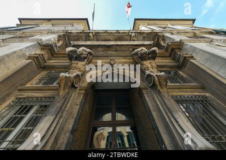 Gênes, Italie - 29 juillet 2022 : le bâtiment Gio Carlo Brignole Square della Meridiana, Gênes, Ligurie, Italie. Banque D'Images