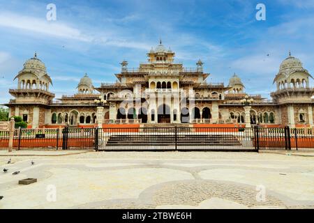 Royal Albert Hall Museum est situé dans le jardin RAM Niwas de Jaipur, qui est le plus ancien musée du Rajasthan. Banque D'Images