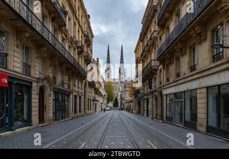 Une photo de la cathédrale de Bordeaux vue de la rue Vital Carles Banque D'Images