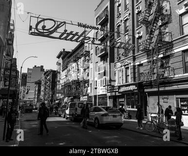 Une photo en noir et blanc de la petite Italie Banque D'Images