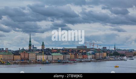 Une photo de Gamla Stan, la vieille ville de Stockholm, par temps nuageux Banque D'Images