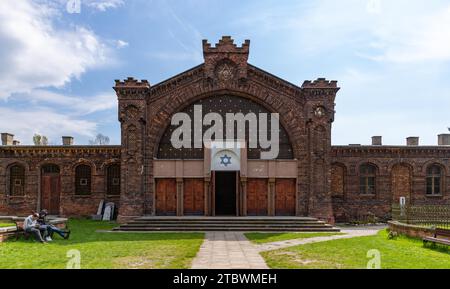 Une photo de la synagogue dans le cimetière juif à ?od? Banque D'Images