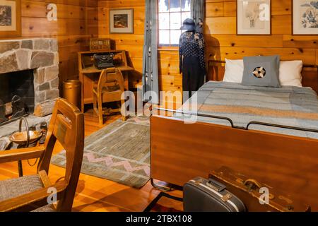 Décor des années 1930 dans une chambre de Timberline Lodge sur le Mt. Hotte, avec de nombreux meubles faits à la main, Mt. Forêt nationale de Hood, Oregon, États-Unis Banque D'Images